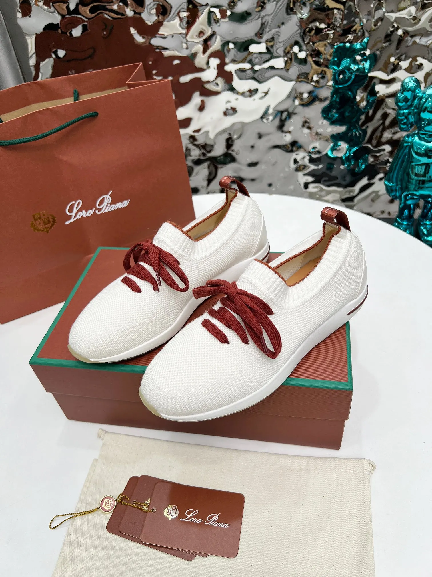 👟👟Ex-factory price 440👟👟 Men’s size +10 🧨🧨🧨Loropiana’s new board is online! This product is made of imported nylon velvet and developed from original boards. It is light, comfortable and breathable, and is suitable for all seasons. Size: 35-41, (Note: 35 and 41 are not returnable or exchangeable),